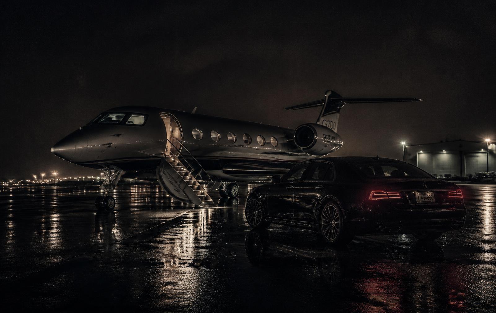 Privéjet bij nacht op een verlaten platform